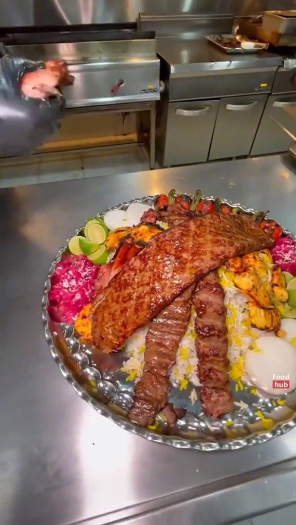 【晚安 睡前分享】深夜放毒 伊朗大厨制作烤肉串拼盘盖饭,成品好丰盛!饿着肚子睡觉去了