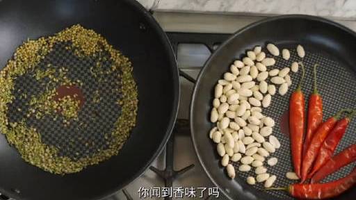 薯条单吃有点腻?不如搭配点咖喱!纪录片《杰米全明星烹饪秀》邀你跟随首位女神秘博士朱迪一起,