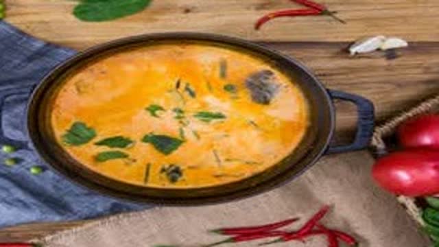 #美食# 【泰式冬阴功汤】冬阴功汤是泰国人的“国汤”,翻译过来就是“酸辣虾汤”,用鲜虾与各