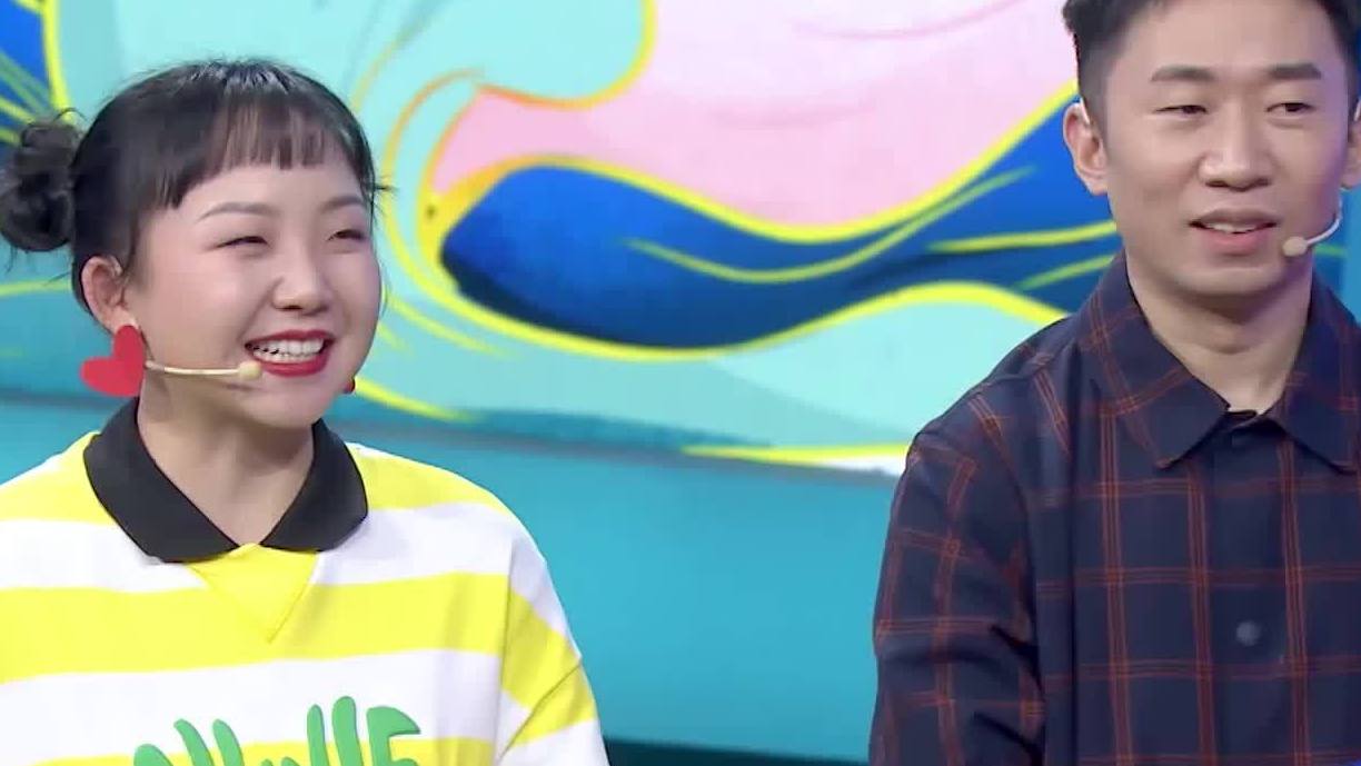 #接招吧前辈# @胡可 表示小鱼儿和安吉在家里就“一直打”,打来打去的画面每天都在家里发生