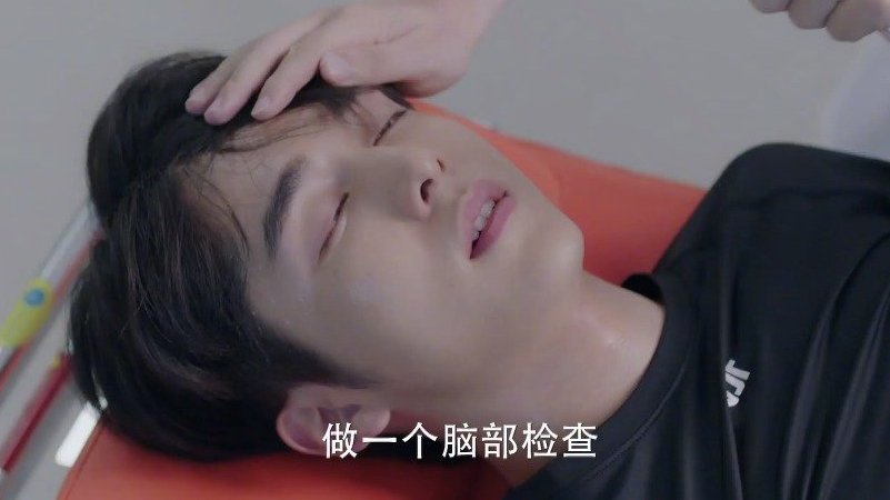 #电视剧冰糖炖雪梨# 棠雪接到电话,立刻赶到医院。在得知狗子@张新成 是因为自己而受伤,内