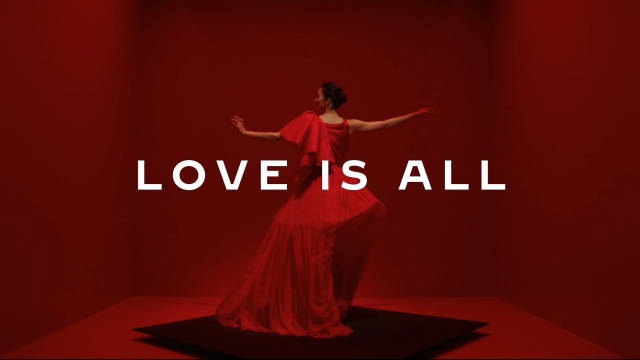 今日,卡地亚发布音乐短片《LOVE IS ALL》,12位品牌挚友跟随悠扬旋律,以动人演绎