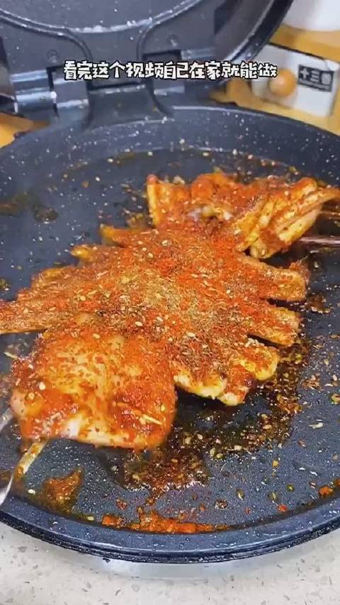 没有什么是一顿烧烤解决不了的家庭版的铁板烧鱿鱼,这样子做方便又卫生 马住了
