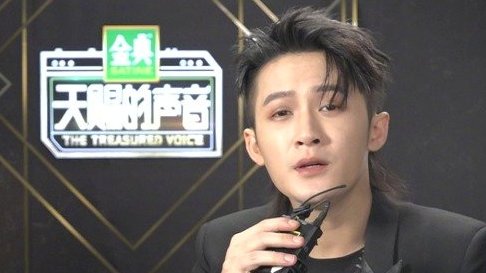 【#天赐的声音# 快问快答——檀健次】 对于给歌手身份打分这件事,@檀健次 的观点和张韶涵