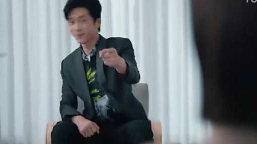 杨紫井柏然主演的《女心理师》预告来啦～两个人的蒙眼吻也太杀我了吧GKD播出吧,已经开始期待