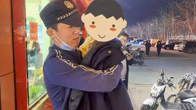 #滨州身边事# 【跨年夜,他脱下警服……】幼吾幼以及人之幼 这句话之于警察 不仅是品德 更