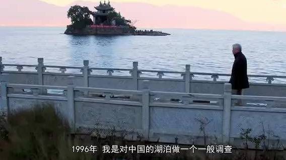 【上海老教授守护洱海二十年,这里的水变清了他的头发变白了】据澎湃新闻:转瞬间已有二十余载,