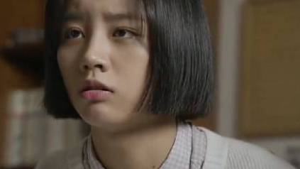 《请回答1988》阿泽拿了冠军请双门洞的几个人吃大餐,为能多吃一块披萨大家互相比惨,笑yu