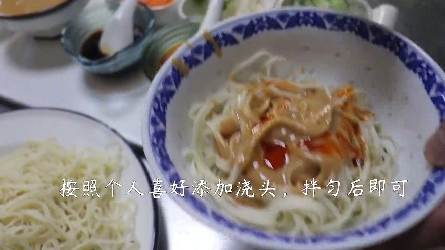 【简单易学!教你制作夏日开胃冷面】三丝冷面老少皆宜,香浓且不腻的口感独树一帜,让人难以忘怀