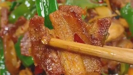 【青椒回锅肉做法】简单的家常菜才是考验技术的时候,你学会了吗?