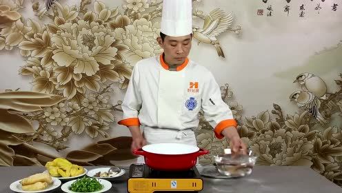 安国药膳天麻鸡丝整体造型美观,“树干”金黄剔透,“枝叶”青翠诱人,像郁郁葱葱的树林生机盎然