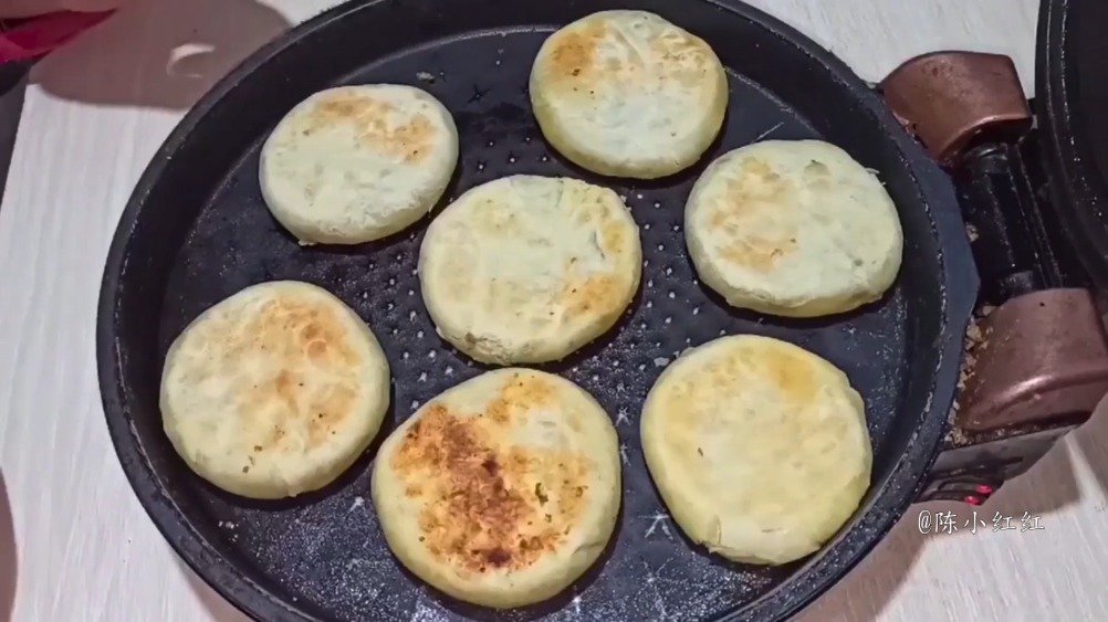 绿豆饼最家常做法,不用烤箱,皮薄馅大酥的掉渣,没有任何添加剂。