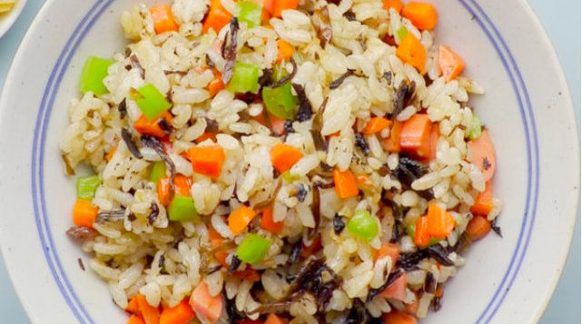 【梅干菜炒饭】这绝对是饭饭我吃过的,口感最丰富,味道最有层次的炒饭。每一口都有梅干菜的风味