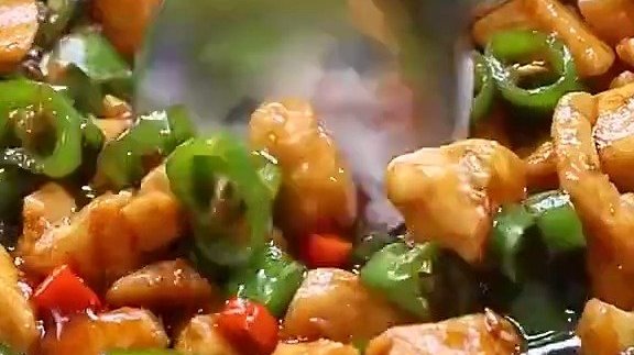 鸡胸肉最好吃的做法——青椒炒鸡胸肉做法,太下饭了,直接吃也是太美味了! 