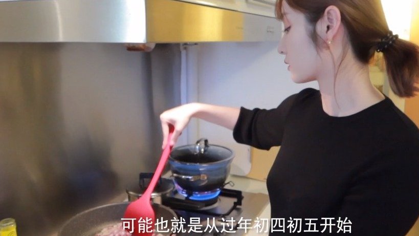 【凤凰连线丨宅一起⑨:徐晓璐亲手制作卤肉饭】凤凰网娱乐连线徐晓璐 ,宅在家里的她,在线亲手