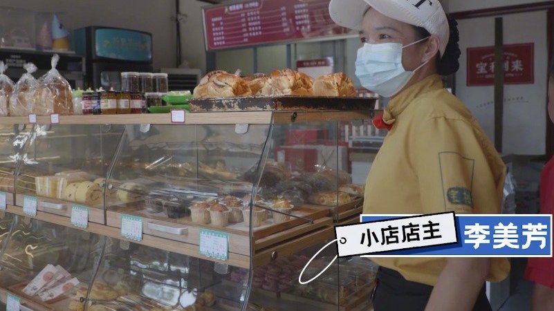 你有过被行业大佬暴击的瞬间吗? “不好吃不好吃”、“根本没烤熟”、“你这哪叫蛋挞”……鲍师