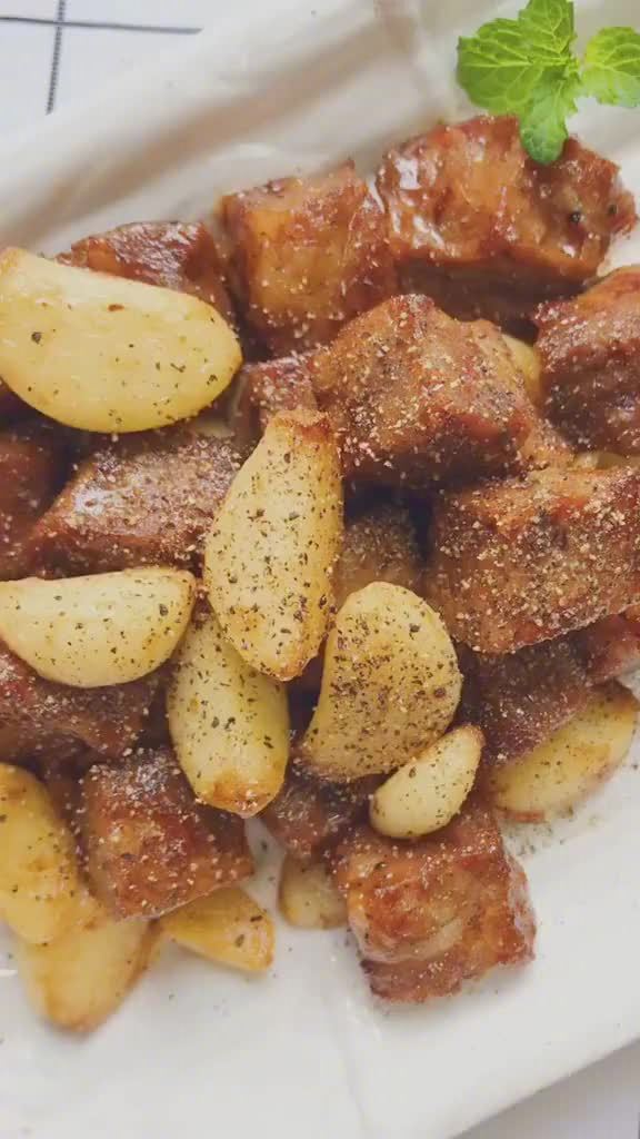 #吃在成都# 粒粒满足的【蒜香牛肉粒】好吃易做 美味有时就是这么简单～