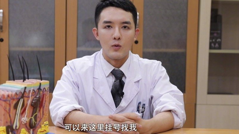 【整形外科博士:我为何劝阻那女孩开眼角】如今,整容呈低龄化趋势。“某书”和一些医美APP上