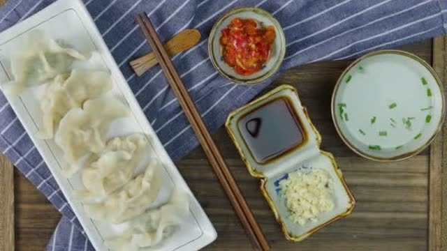 【五种饺子馅的调法】“冬至不端饺子碗,冻掉耳朵没人管”。今天冬至,你吃饺子了吗?还在叫外卖