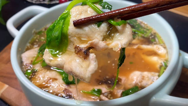 #跟着寿寿学做美食# 这种肉片汤你们吃过吗?汤鲜味美可好吃了