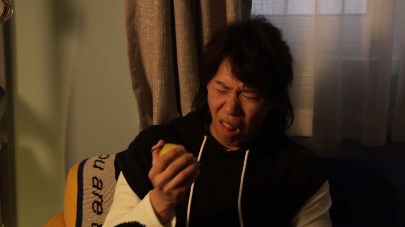 花絮来啦!蒋世佳片场吃酸梨!这酸味要溢出屏幕了!雪梨不配冰糖怎么行!就像冰糖CP棠雪、黎语
