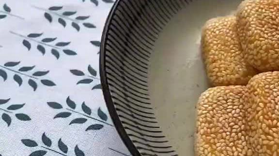 南瓜糯米糕,软糯香甜,超级好吃的一道甜点小吃,学会了可以和朋友一起分享南瓜糯米糕,软糯香甜