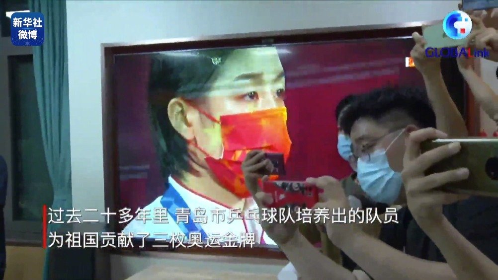 【陈梦摘金 陈梦爸爸说蒜蓉大虾准备好了】青岛姑娘陈梦拿下乒乓球女单金牌,这也是她人生中的首