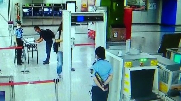 【#合肥#一儿童“闯入”地铁站 民警及时帮助找家人】7月31日上午9点多,在合肥地铁二号线