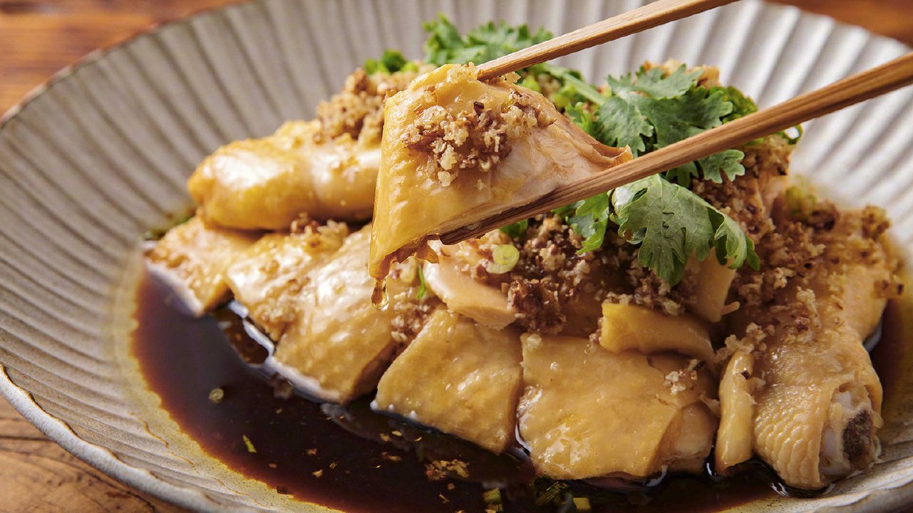 美食•味道【粤式沙姜鸡,一口定情!】“鸡在广东,鸡尽其用”,盐焗鸡、葱油鸡、脆皮鸡、豉油鸡