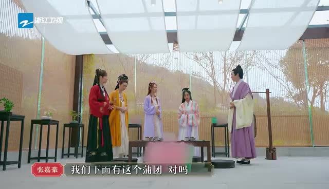 没想到古代的坐姿也这么讲究,不过@洪欣 姐姐这个人鱼坐姿真的蛮优雅的,非常符合姐姐的气质了