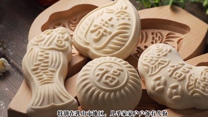 【解锁这道“非遗”美食 寻找记忆中的年味】果盏,又叫果模,不同模具的果盏,可磕出不同形状的
