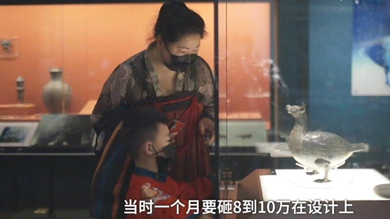 #爆红汤圆姐姐遭遇抄袭生意冷清#我记得2018年敖珞珈拍的“唐朝仕女表情包”特别火,期间起