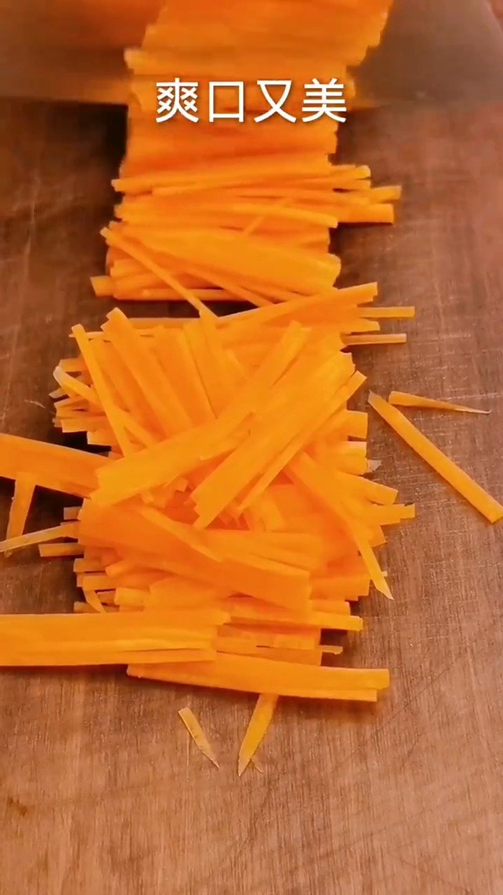 经典的家常凉菜做法简单,口感丰富爽口又美味,喜欢的赶紧试试吧  