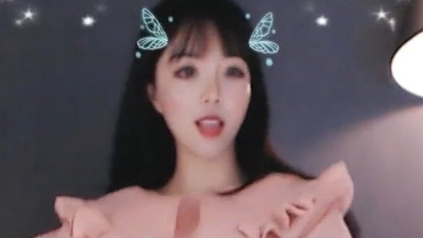 科学研究表明,每爱我60秒,你就会开心一分钟哦~ 元气满满的舞蹈,周六的心情也要暖洋洋! 