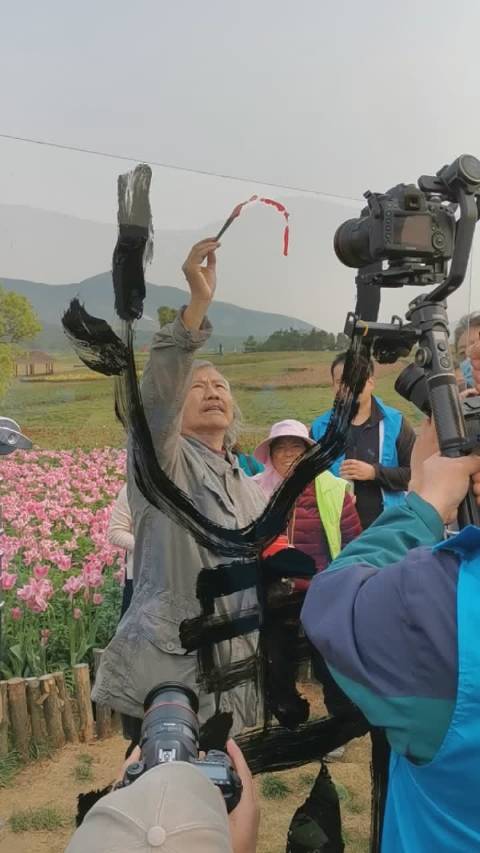 三瓜公社自媒体英雄会三月三长三角一体化 在三瓜公社 偶遇大写意水墨画家杨和平,大时代背景下