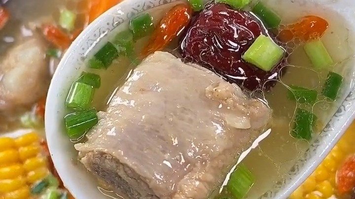 为爱的人做一道玉米胡萝卜山药排骨汤 瞬间可以喝三碗
