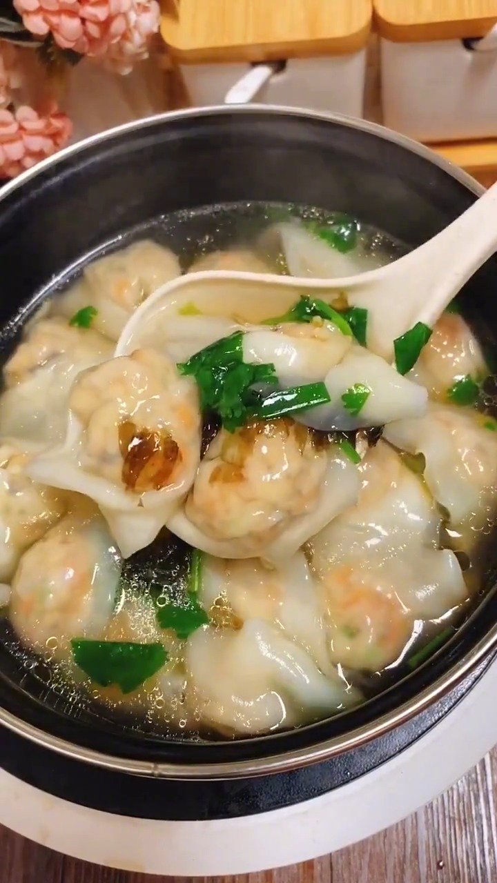 #教你做美食# 馄饨这样调馅这样包,隔壁邻居都闻到香味了 明天的早餐就它吧~~