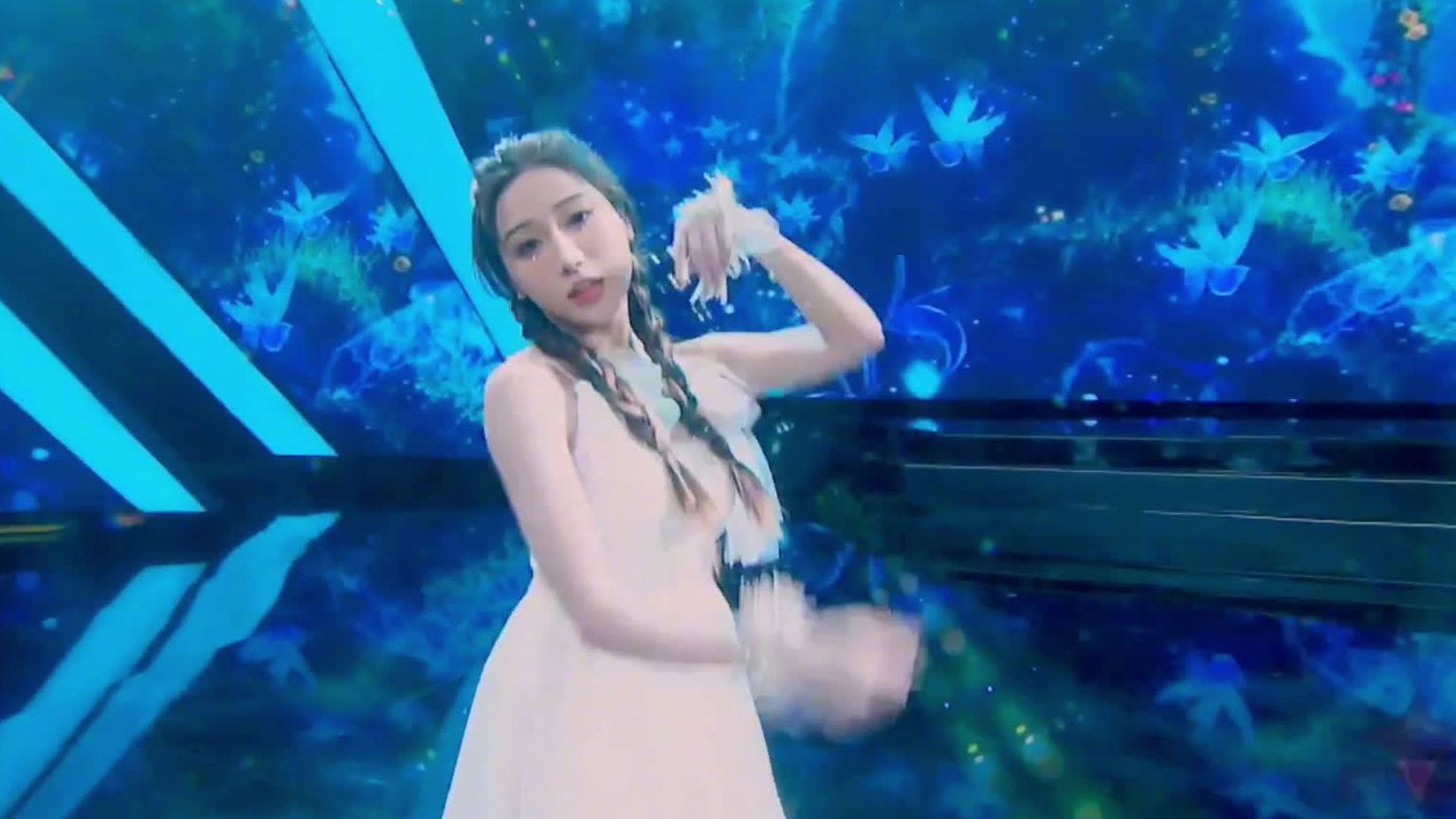 有一说一,@小深深儿 跳的这支舞《Bon voyage(森林之子)》属实美!爱辽爱辽!来评