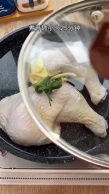 双椒凉拌鸡,酸辣开胃,好吃又下饭。    #我在百度修万物##知识红人季# 