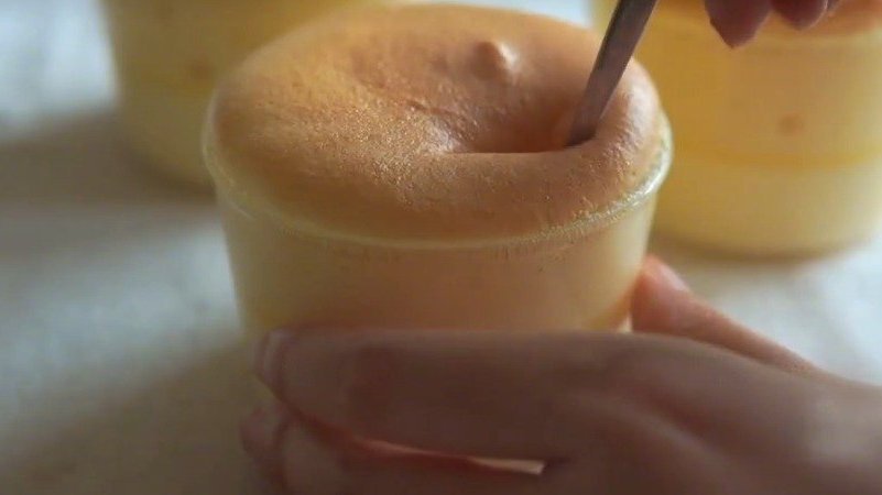 牛奶布丁蛋糕,蛋挞馅跟蛋糕的奇妙组合  #早安#