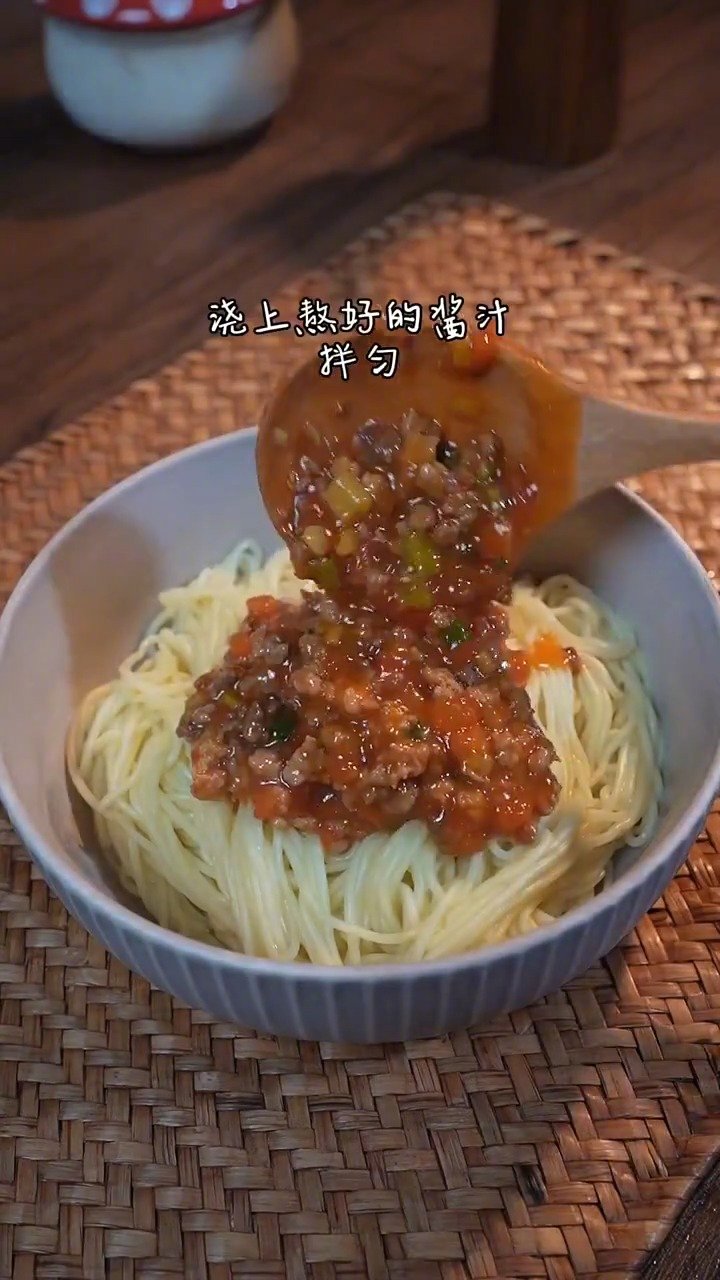 #好好吃饭吧# 一周可以吃3次的茄汁肉酱面,做法简单,鲜香味美,绝绝子~