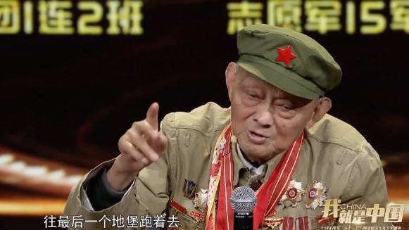 【战友回忆黄继光牺牲前的最后时刻[流泪]】1952年,美军向上甘岭阵地发射了30万发炮弹。