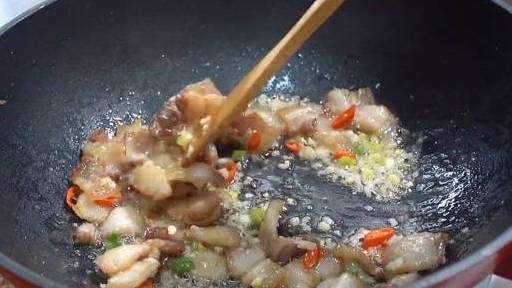 花菜炒肉,超级下饭的一道菜,特别简单