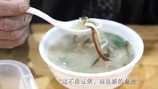 【千城早餐丨东明人的心头好--胡辣汤】胡辣汤在东明已有数百年的历史,是把小麦面和成面加温水