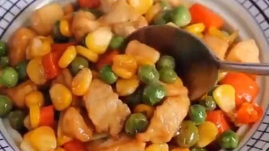 小虹分享 【时蔬炒鸡胸肉】好吃不胖,营养全面,越嚼越香~[舔屏] (c)
