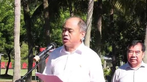 #海南#琼中扶贫集市每周末将定点在海口万绿园民俗风情街开市。6月20日,琼中黎族苗族自治县