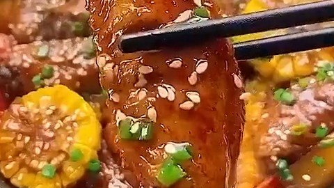 【简单易操作的可乐鸡翅煲】做的过程中不用加水,出锅后好吃到哭!这个可乐鸡翅煲的做法超简单,