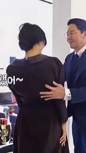 #顶楼#朱丹泰的扮演者严基俊一秒出戏真的有点????,戏里恨不得把千瑞珍打死,戏外就是妥妥的绅士