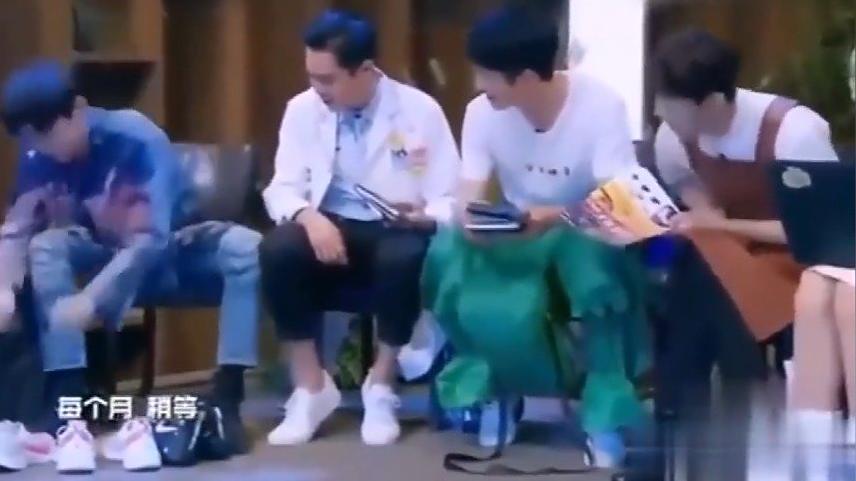 #王嘉尔鲨鱼线#来,让我们一起在车里尖叫!