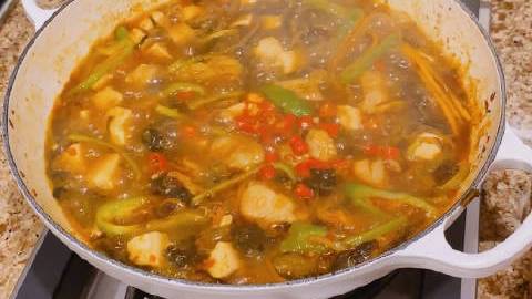 【酸菜鱼香豆腐这道菜,今晚我们一起试试】美食之都豆腐+鱼+酸菜+鱼香汁,10分钟做好!酸辣